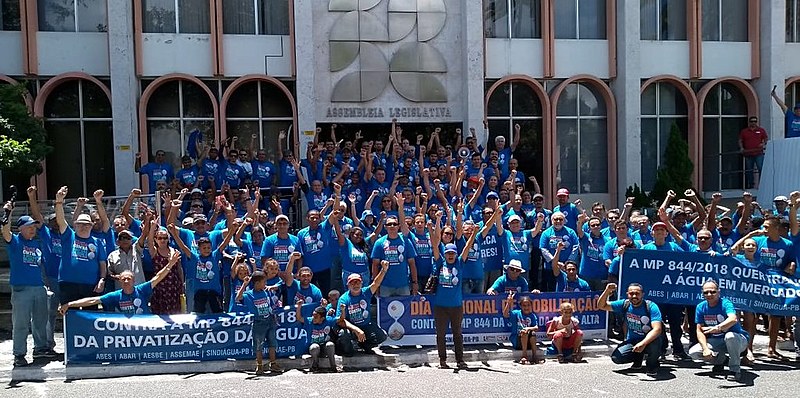 Trabalhadores da Cagepa e movimentos sociais se fizeram presentes na caminha e na audiência pública na Assembleia Legislativa.