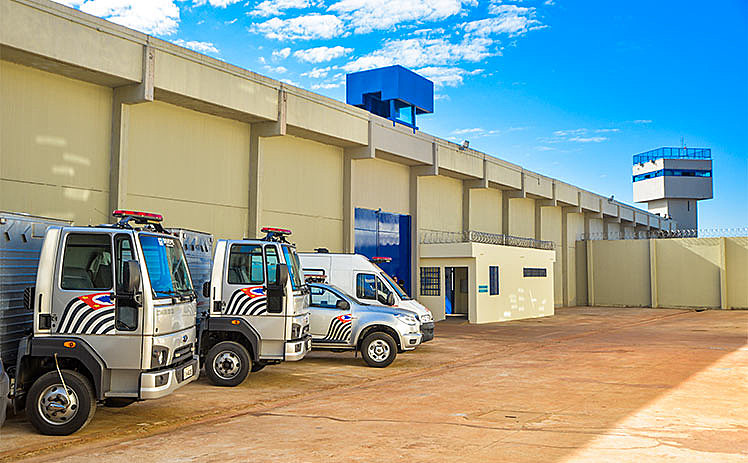 Não nenhuma pesquisa comprovando que o sistema privado seja mais eficiente na gestão de presídios