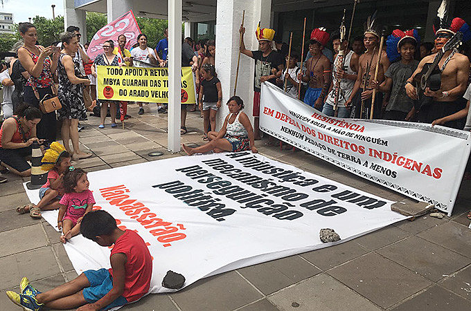 Indígenas e quilombolas fizeram ato em Porto Alegre, no dia 16/01, contra o genocídio dos povos originários e contra as medidas do governo