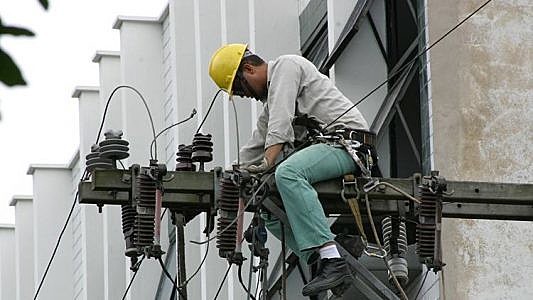 Entre os agentes nocivos, estão eletricidade e ruídos