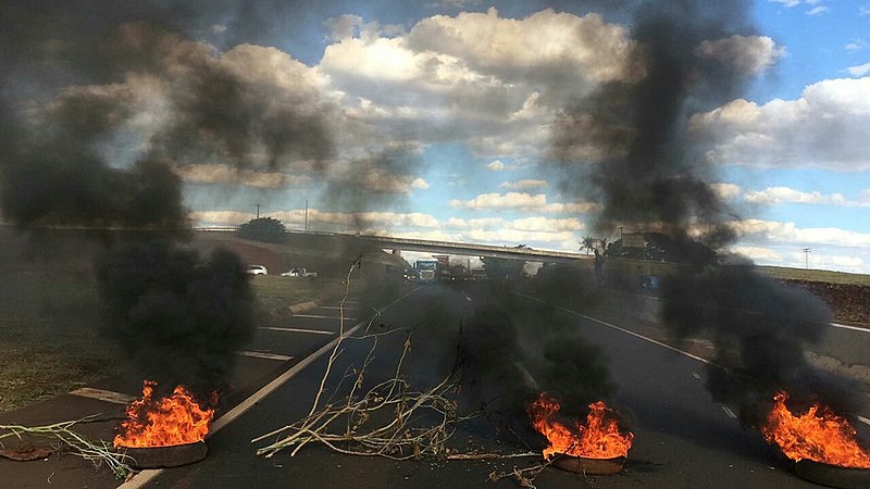 Em Minas Gerais rodovias foram paralisadas durante a Greve Geral