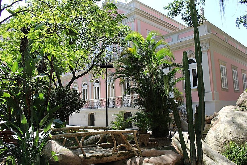 A Casa de Rui Barbosa foi criada em 1928; a instituição possui um acervo privado de 130 escritores brasileiros