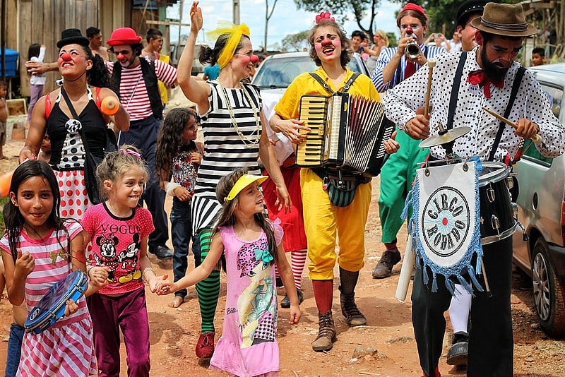 No natal, uma festa solidária aconteceu levando presentes e alegria para comunidade