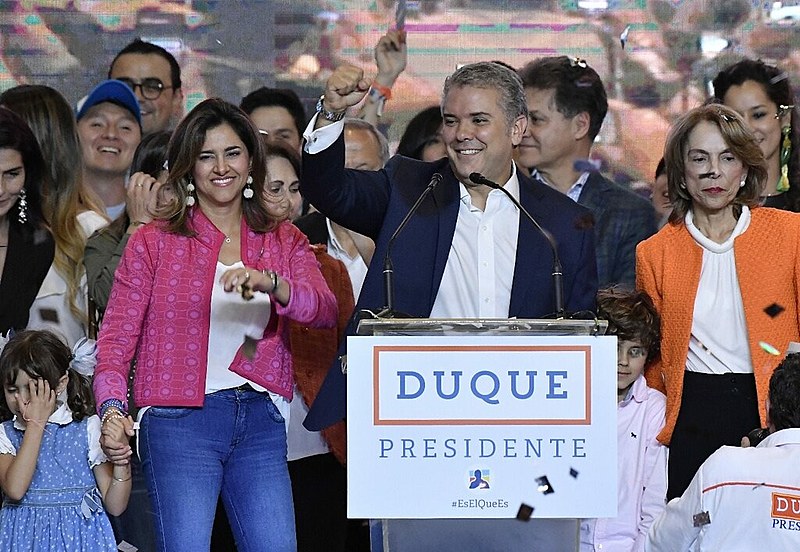 Novo presidente colombiano discursou após o resultado das eleições de domingo