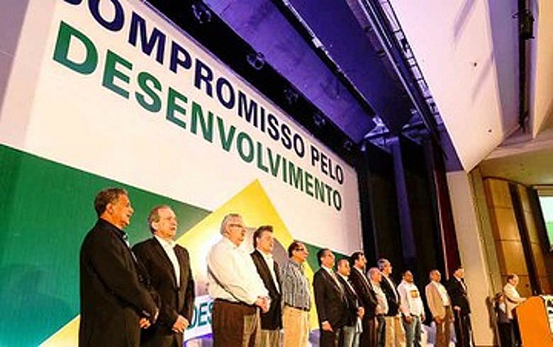 Em dezembro, trabalhadores e empresários aprovaram Compromisso pelo Desenvolvimento, apresentado a Dilma