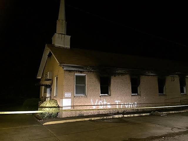 Igreja é incendiada e pichada em Mississippi