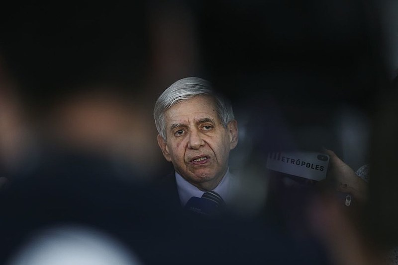 Para general Augusto Heleno, flagrante de tráfico internacional na comitiva foi "um fato muito desagradável"
