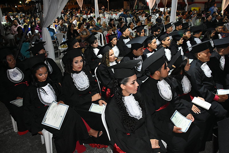 Após cinco anos enfrentando uma série de dificuldades, 40 jovens do campo se graduam num curso superior de uma universidade pública