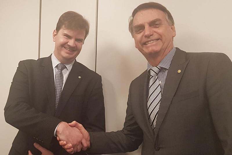 O ministro Gustavo Canuto e Jair Bolsonaro.