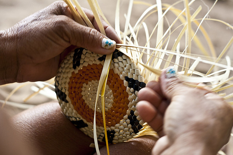 O artesanato possibilitou às artesãs continuarem vivendo em suas comunidades