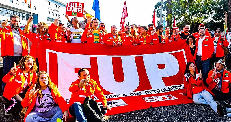 "Bom dia, presidente Lula!" com a participação da Federação dos Petroleiros e da caravana de Santa Catarina na praça Olga Benário.