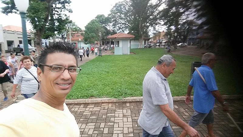 Camilo registra momento de atividade com a população
