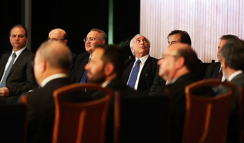 "O PSDB, que inspirou o golpe, conspirou e comprometeu-se com as primeiras medidas econômicas e políticas, é visto como uma agremiação que concorda com as estratégias e táticas do governo não eleito"