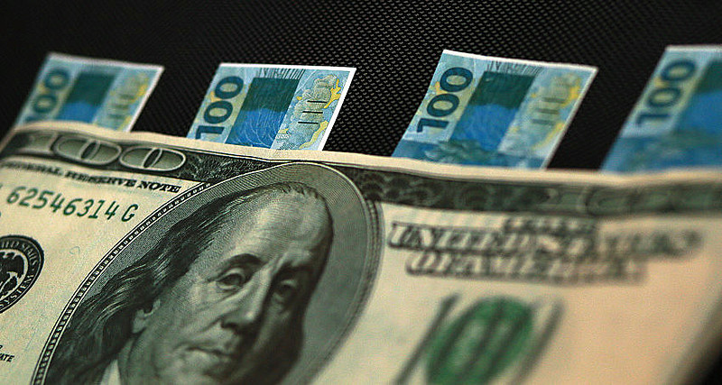 Kliass estudou a alta do dólar em momentos políticos decisivos na história do país