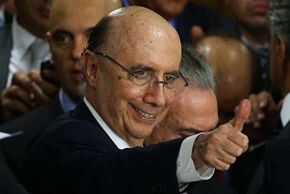 Aposentado do Banco de Boston e Ministro da Fazenda, Henrique Meirelles, entra em cena para chantagear e ameaçar o país