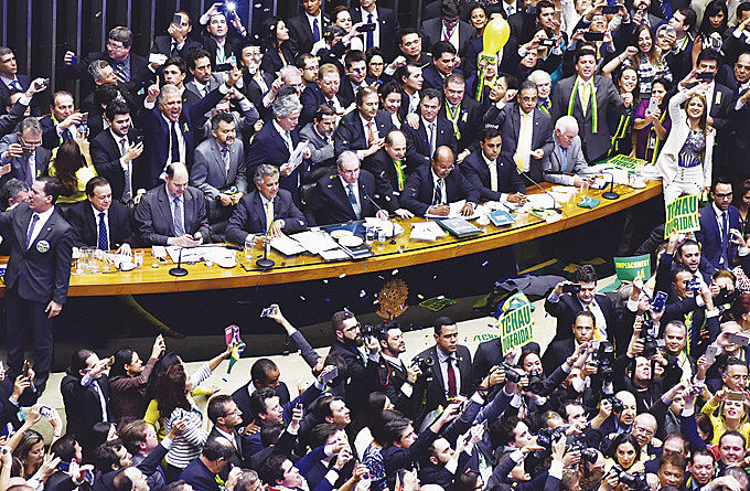Deputados comemoram a aprovação do Impeachment da presidenta eleita, Dilma Roussef