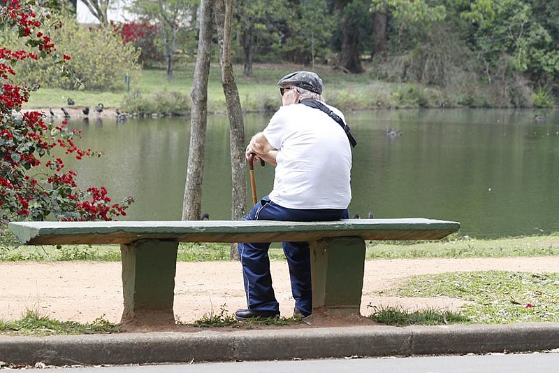 Problemas de saúde, isolamento social causados pela viuvez, separações, distanciamento de filhos são algumas causas