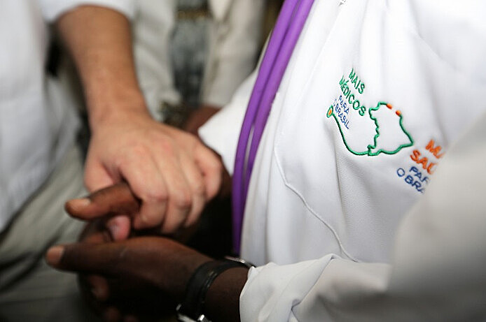 62 profissionais do Programa Mais Médicos em São Paulo relatam que o salário de setembro está há duas semanas atrasada