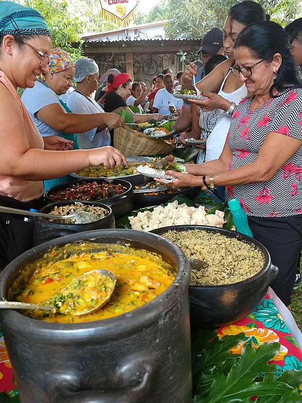 Os pratos foram preparados por 20 cozinheiros e cozinheiras