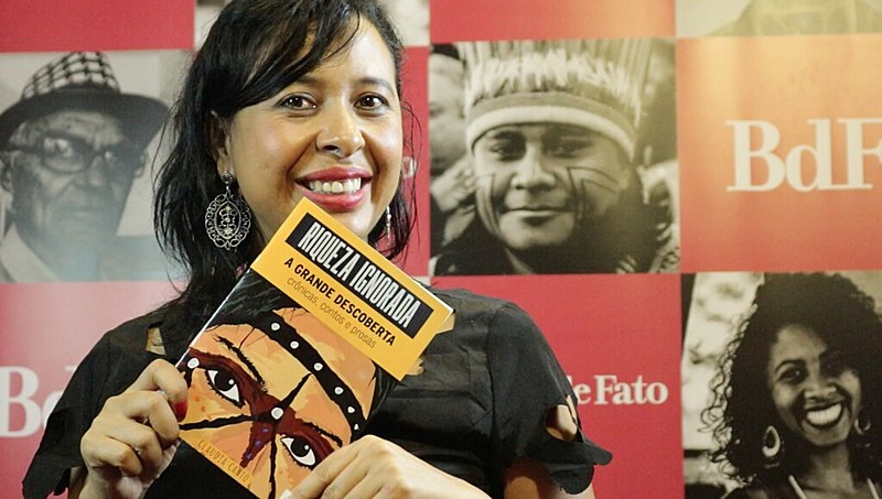 A artista multifacetada Cláudia Canto apresenta seu quinto livro "Riqueza Ignorada"