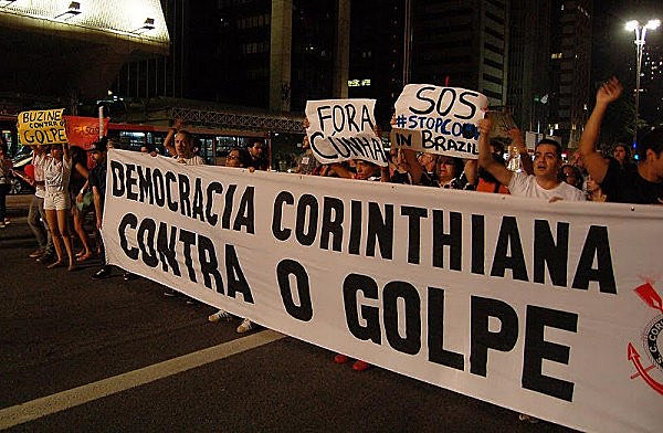 A ação repressiva da PM aconteceu porque ambas portavam em suas bolsas materiais relacionados ao PT e a Lula