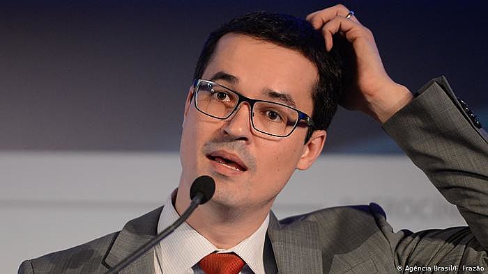 "Se quiser, olhamos depois de você redigir", disse Dallagnol, se oferecendo para supervisionar o trabalho
