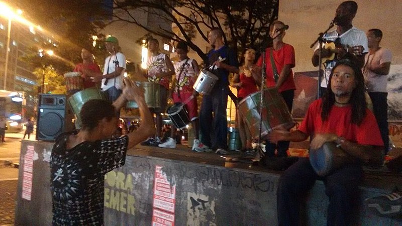 Deste antes do carnaval, a bateria já se reunia para praticar