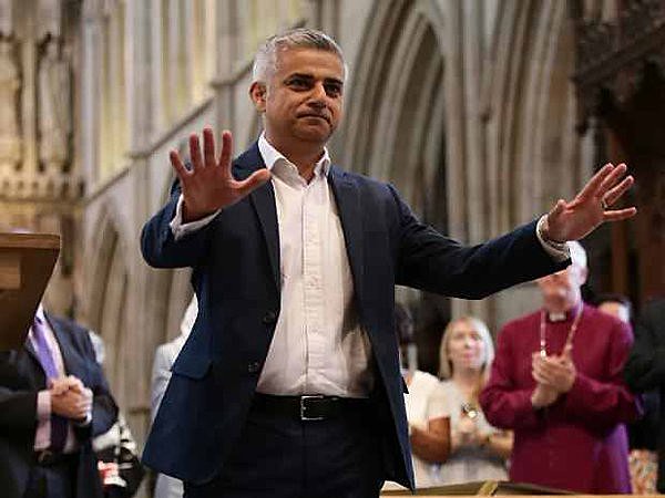 “Meu nome é Sadiq Khan e eu sou o prefeito de Londres”, declarou ao iniciar seu discurso na Catedral Southwark