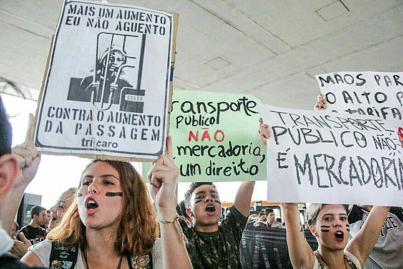 Movimentos sociais atuam em defesa da redução das tarifas de ônibus em todo o Brasil