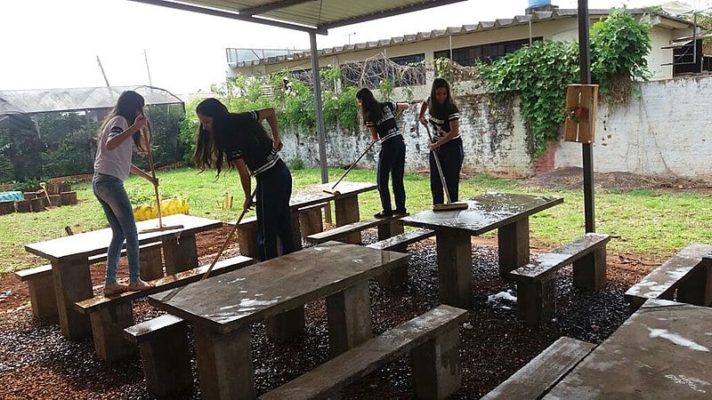 O colégio Amâncio Moro foi uma das 600 escolas ocupadas no Paraná, em 2016. Alunos se auto-organizaram para garantir limpeza e melhorias