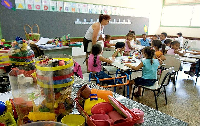 Congresso aprecia projetos que promovem melhorias para creches e alimentação escolar, mas prioriza temas como Escola sem Partido