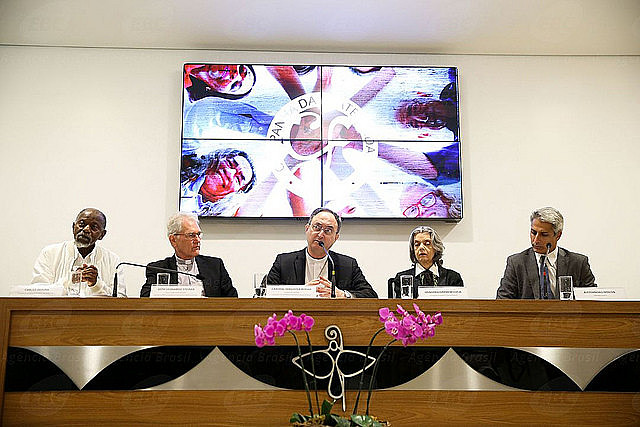 La Conferencia Nacional de Obispos de Brasil (CNBB), responsable por la campaña, escogió el tema "Fraternidad y Superación de la Violencia"