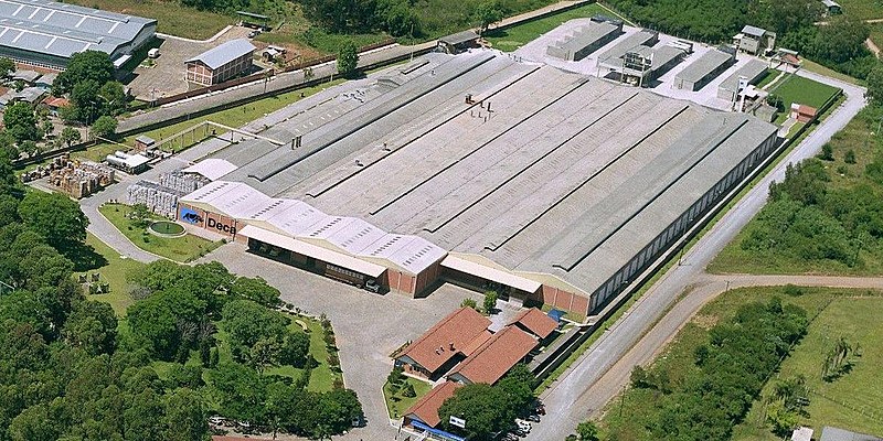 Nesta segunda-feira (1º), 480 funcionários foram demitidos da unidade da fabricação de louças Deca, da empresa Duratex, em São Leopoldo