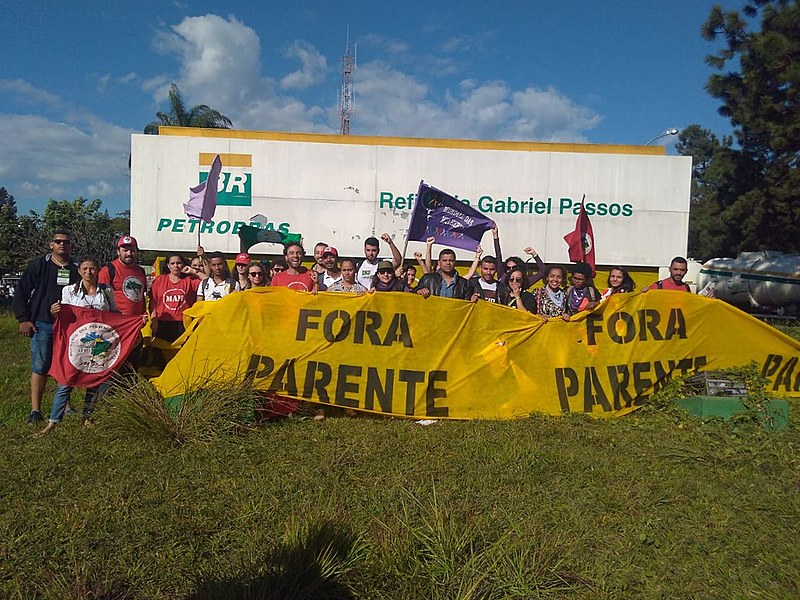 Professoras, jovens e participantes do ENA se somaram ao ato dos petroleiros na Regap