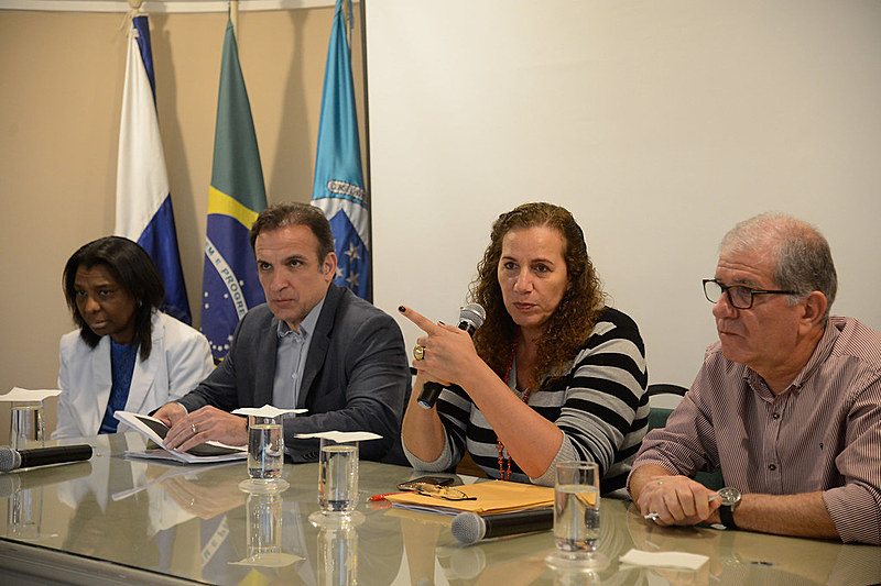 Os deputados Rosangela Gomes, Hugo Leal, Jandira Feghali e Chico D'Angelo falam sobre a situação dos hospitais federais no RJ