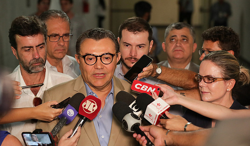 Lideranças dos partidos PSB, PT e Psol durante coletiva de imprensa na Câmara dos Deputados nesta terça-feira (22)
