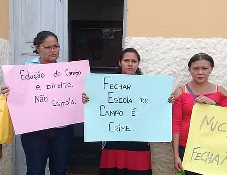 Mães de alunos da Escola Fundamental Maria Emília na área rural de Areia na Paraíba, estiveram à frente da luta pela reabertura do colégio.