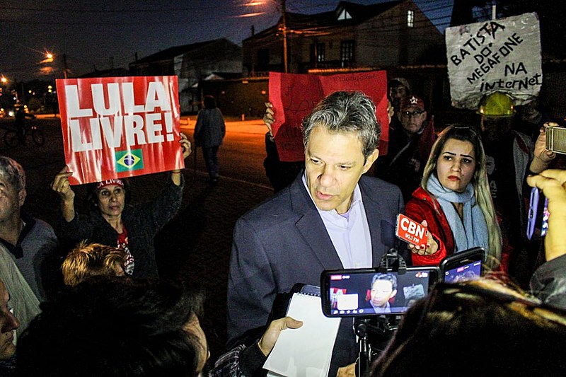 Fernando Haddad concede entrevista coletiva após encontro com o ex-presidente Lula