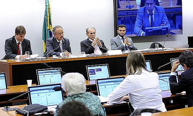 Actualmente discutida en una comisión legislativa de la Cámara, reforma política seguirá a sesión plenaria