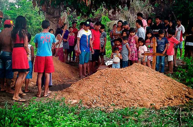 A fotografia é do sepultamento de Erisvan na Terra Indígena Arariboia