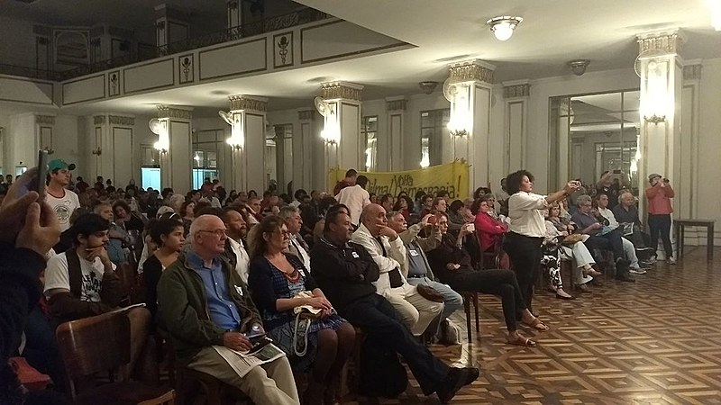 Lançamento de plano da esquerda lota auditório da Associação dos Empregados do Comércio