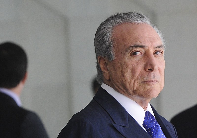 Decisão foi anunciada após série de manifestações contrárias à proposta do governo