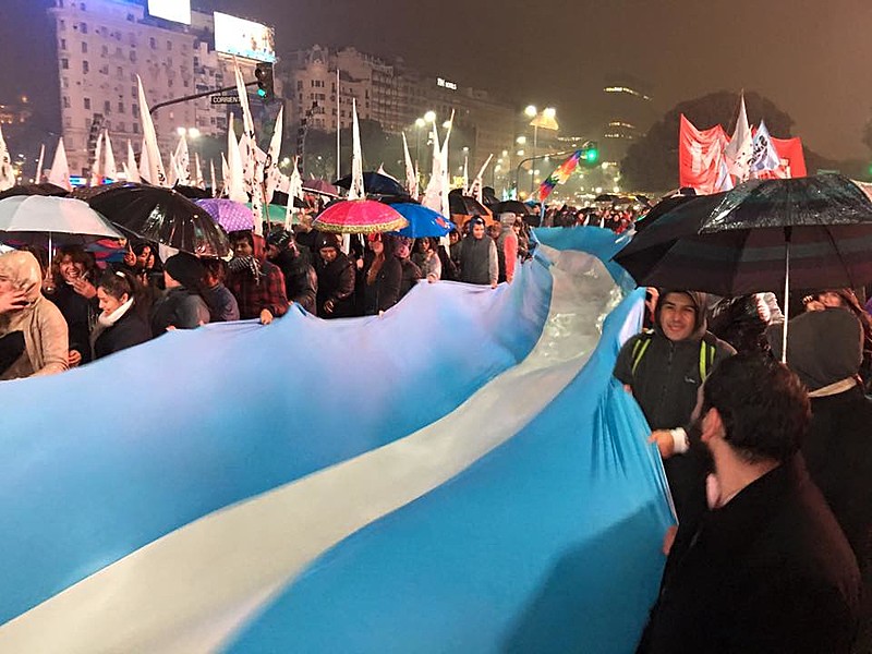Mesmo com chuva, em Buenos Aires, havia mais de 20 pontos de mobilização contra o "tarifaço"