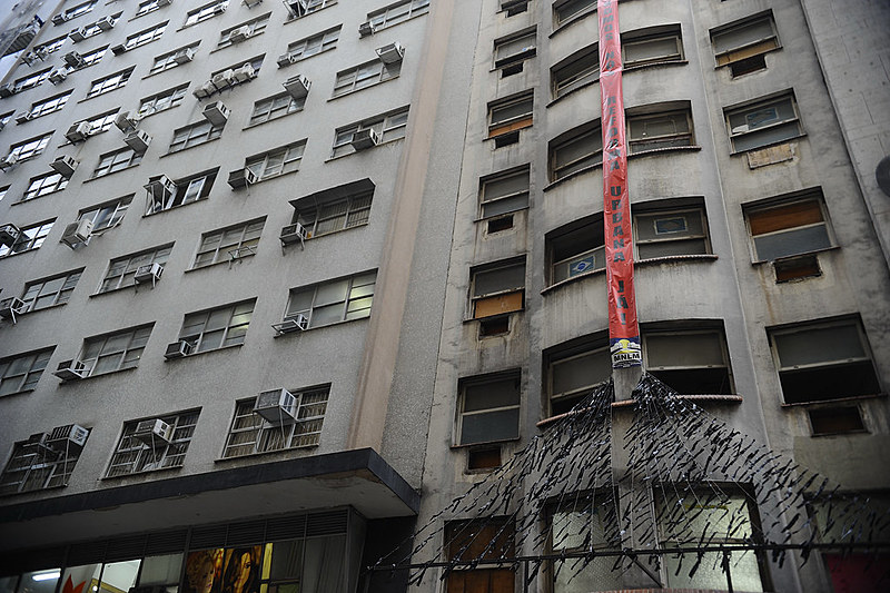 Antigo prédio no INSS hoje abriga 42 famílias da Ocupação Manoel Congo no centro do Rio