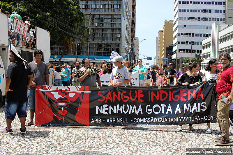 Em Curitiba, a concentração ocorreu na Praça Santos Andrade, saindo em passeata até a Assembleia Legislativa.