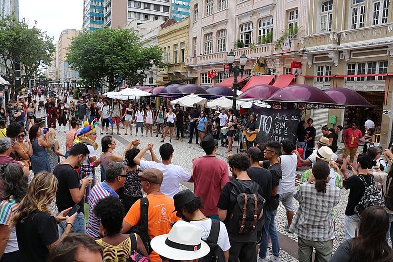 Protesto denunciou limitações aos trabalhos de artistas de rua por meio de decreto municipal