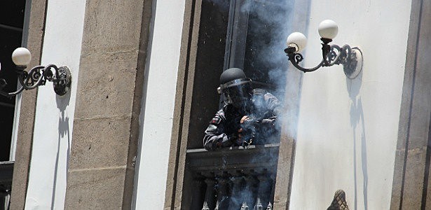 Contingentes da Polícia Militar invadiram uma Igreja localizada ao lado da Alerj