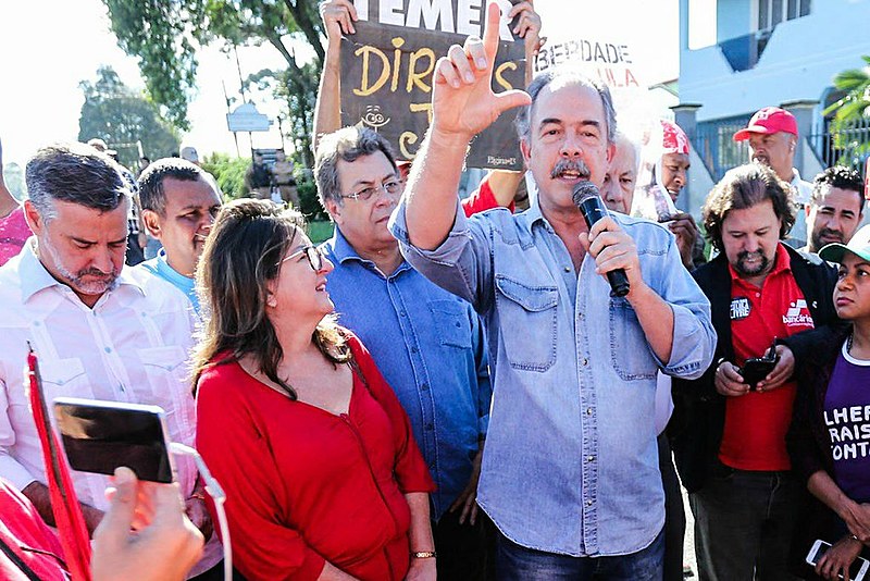 Aloísio Mercadante, no Acampamento Lula Livre, na manhã desta sexta-feira (20) em Curitiba