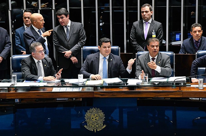 O presidente do Senado Davi Alcolumbre (DEM-AP) convocou sessão extraordinária para votar a matéria