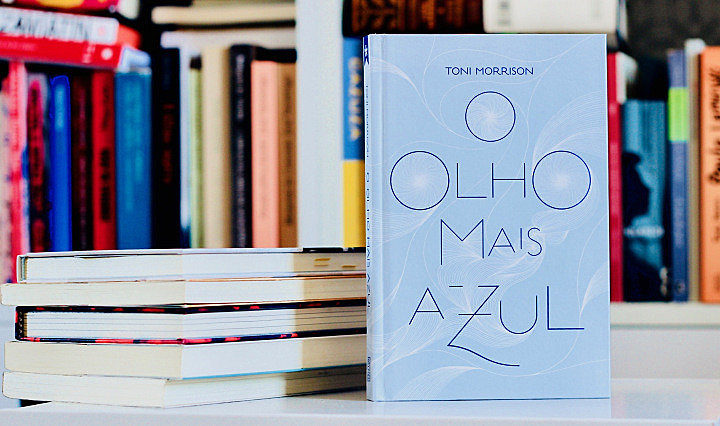 Morrison escreveu O Olho Mais Azul em 1962 e afirmou que a obra tem um pouco de sua biografia contida nela
